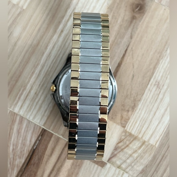 Seiko Men’s Watch Diamond Vintage Black Dial New Two Tone Stretch Bracelet Date - Picture 9 of 11